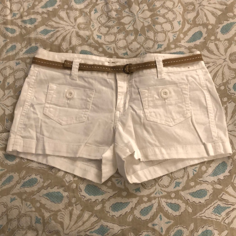 Arizona Jean Company White Jean Shorts w/ Belt - Size 1